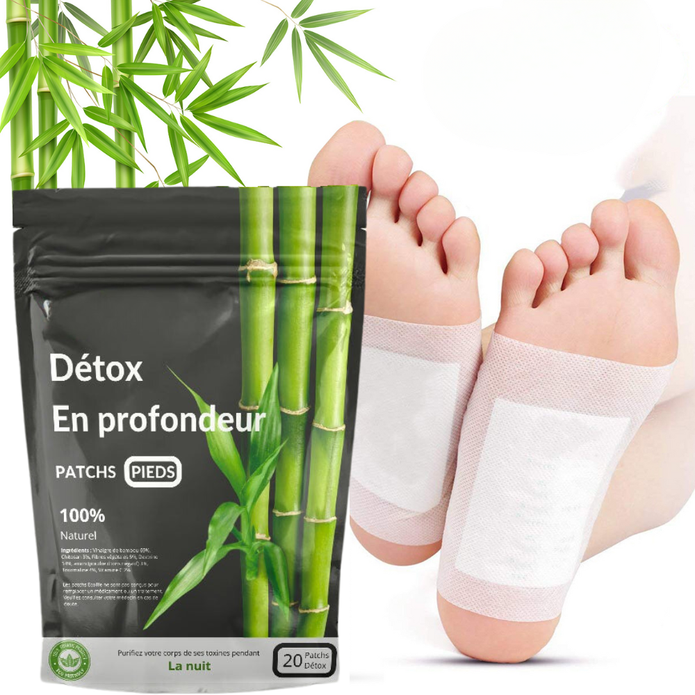 On voit un sachet de patch de détox au bambou en premier plan et à droite les patchs en application sur des pieds